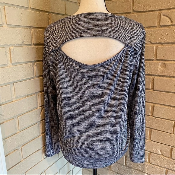 Athleta Striped Breezy Long Sleeve Top Size Small Open Back Cutout Pullover Gray - Picture 8 of 9